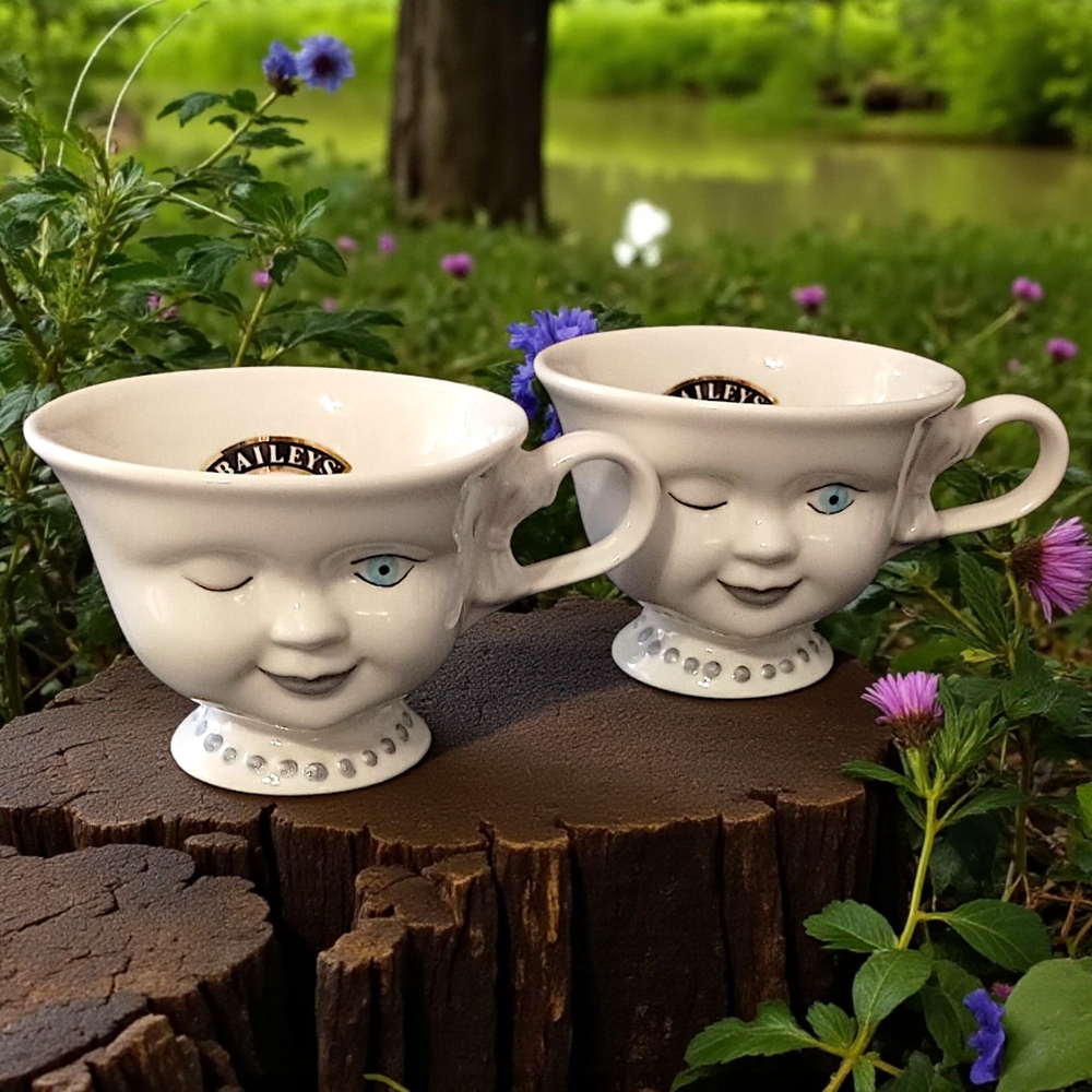 2 Baileys Wink Face‎ Mugs Cups Signed Helen Hunt for Los Angeles Youth Network